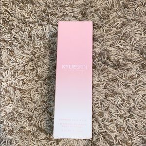 Kylie skin foaming face wash